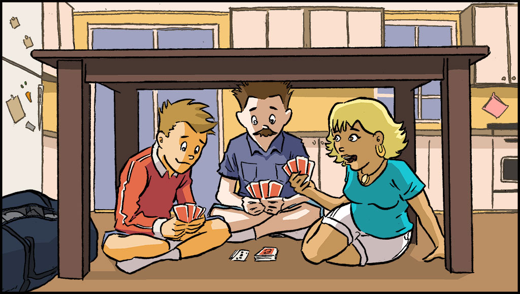 Sonny y sus padres están sentados debajo de la mesa del comedor. Juegan a las cartas.