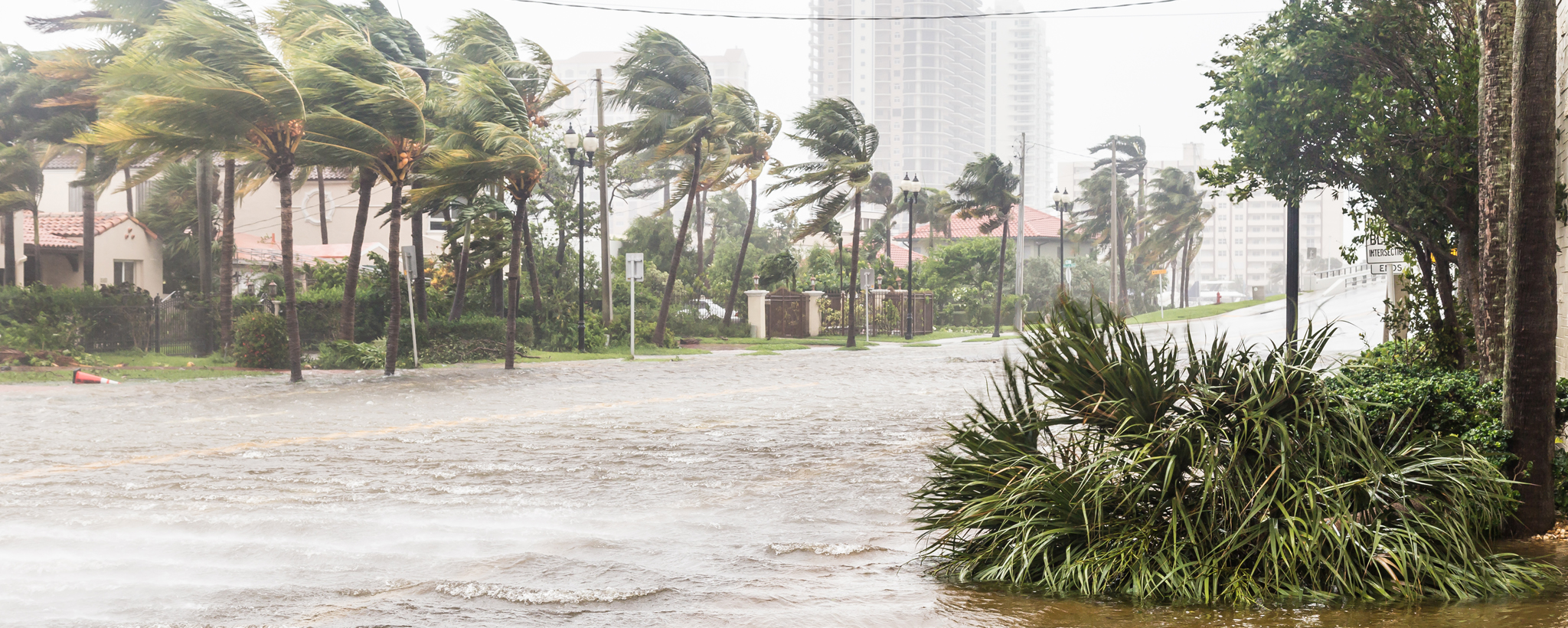 Inundaciones y fuertes vientos por un huracán