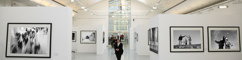 July 27th, 2000. People walking through an art museum.
