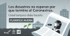 Un periódico que muestra a una mujer con una máscara en una conferencia de prensa. En el fondo, crecen las aguas de inundación en una ciudad. Los Desastres No Esperan por que Termine el Coronavirus. Usted tampoco debe hacerlo. Planifica ahora.